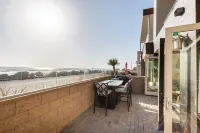 Stylish Ocean front Condo- Beautiful ocean and sunset views