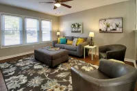 "Broken Arrow 3-Bedroom Retreat – Cozy, Family-Friendly with WiFi & AC