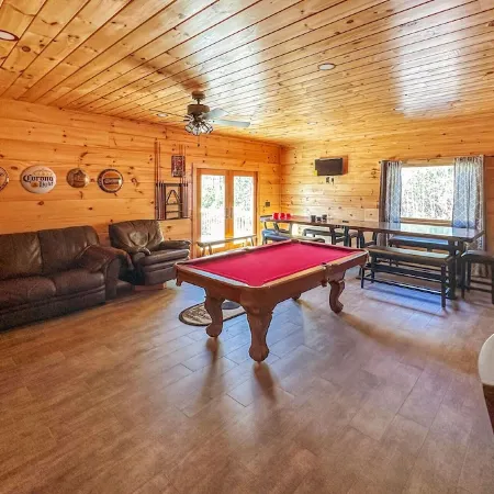 Private Mountain Lodge 5 Masters, Large Cabin Mt. Airy, NC