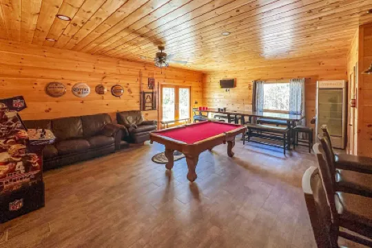 Private Mountain Lodge 5 Masters, Large Cabin Mt. Airy, NC
