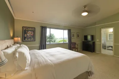 Midweek Special  360 Dollars Off 3 Nites Vineyard View  4 Bed/3 Bath W//Hot Tub