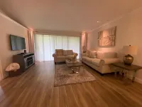 beautiful newly renovated golf front cottage, located inside the PGA National<br><br>