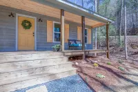 Stylish Cabin within a mile of Town Square