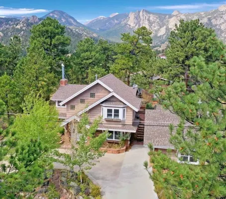 Sunny Mountain Chalet with Views & Chief's Kitchen, River, Hot Tub, Bar, AC, Pet