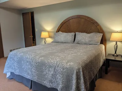 Waterfront living on a quiet lake. Pet Friendly. 프레스턴-스노퀄미 트레일헤드 파킹 주변 호텔