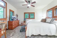 Cozy Mtn Retreat w/ Hiking & Views - Pet Friendly!