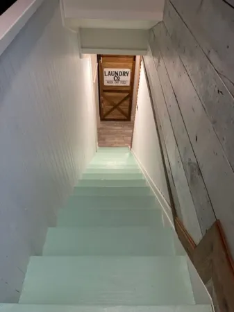 Enjoy a Relaxing Retreat to The Farmhouse in the East Texas Countryside!