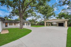 Spacious Modern Cottage Perfect for Families & Pets ~ Gated Parking ~ Sleeps 9+