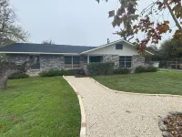 3-2 House with Pool and 2 Living Rooms, 1.5 Miles from Boerne Main St.
