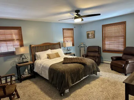 Premier Lakeshore Retreat