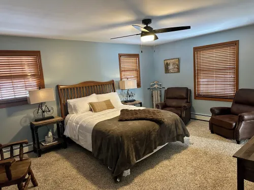 Premier Lakeshore Retreat