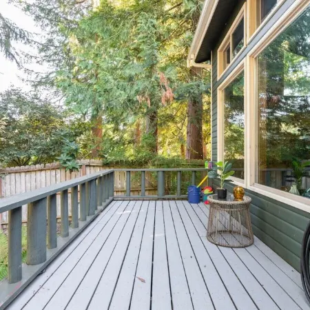 Charming Lakefront Log Cabin