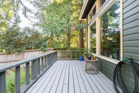 Charming Lakefront Log Cabin
