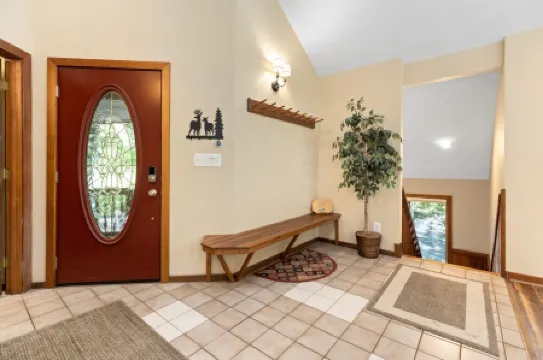 Majestic Mtn Cabin w Sunset View & Quick Hiking Access