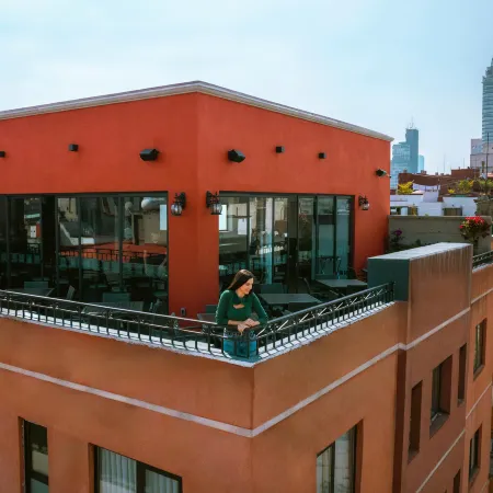 Canada Central & Rooftop Отели рядом с достопримечательностью «Площадь Конституции»