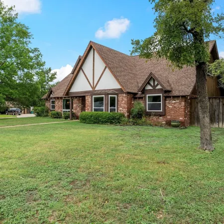 Beautiful Tudor Style home centrally located, and packed with amenities!