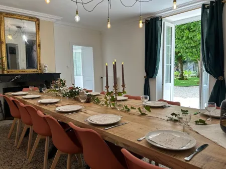 Maison 18e Siècle Avec son Parc au Bord de la Rivière à 5 Minutes du Futuroscope