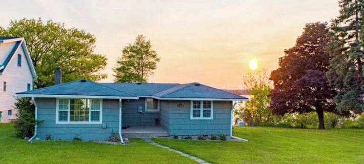 Quiet/charming 2-bedroom Sunset-Lake view cottage lovely Seneca lake, wine trail Hotels in Seneca County