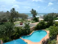 Kacy's Bargara Beach Motel - Beach