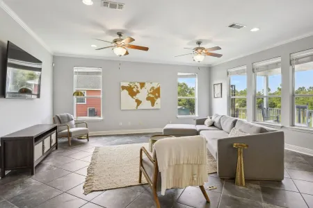 Family-sized beach retreat w/ gulf views