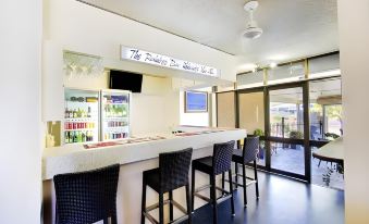 Raintree Motel