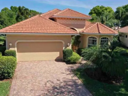 Gorgeous Lely Resort pool home<br>