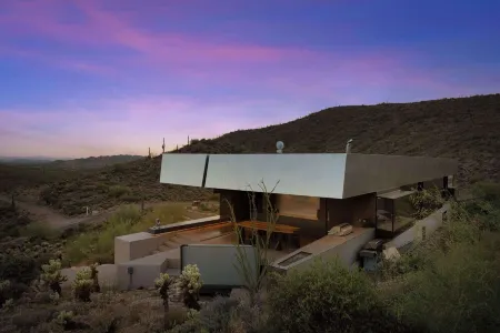 Desert Zen Retreat  Hot Tub • Sauna • Gym Отели в г. Кейв Крик