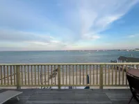 Waterfront Loft 1BR / Bayfront Deck + Beach Access