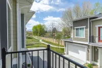 Entire Townhome “Legends Retreat” Clean + Modern