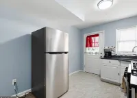 3-bedroom townhome in peaceful Wilmington with AC, WiFi. Enjoy your stay