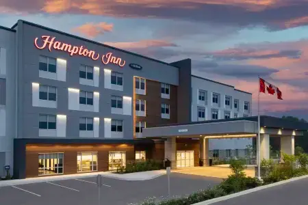 Hampton Inn by Hilton Midland Отели в г. Уоубошин