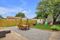 Charming 3bd - Near beaches - Foosball & Backyard Hotels near Norfolk International Airport