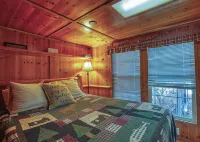 Rustic Mountain Retreat – Breathtaking Views, Private Hot Tub & Grill.