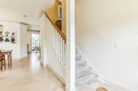 Spacious 5-bedroom house in awesome Jupiter with WiFi, AC