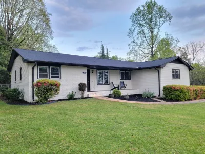 Dogwood Private Secluded 3Br Duncan Home BMW Zentrum附近的飯店