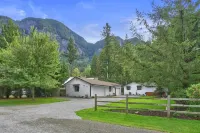 Snoqualmie River Retreat