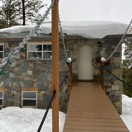 Real stone cabin, wake to million dollar views, abundant wildlife...