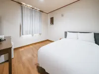 Seogwipo Beach Park Hotel dekat Pantai Pyoseon