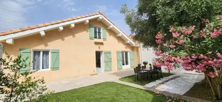Villa "farfalla" à 5minutes du Centre-ville de Narbonne, Près de la mer Отели рядом с достопримечательностью «Camping Paradis Soleil d'Oc»