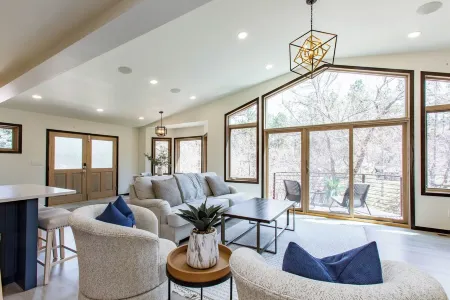 Modern Smart House - 2BR/2BA - Wildlife Views - 2 Patios + Fire Pits