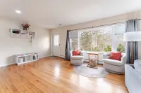 Higashi: New Paltz family home with King bed minutes to downtown