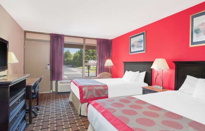 Ramada by Wyndham Edgewood Hotel & Conference Center