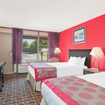 Ramada by Wyndham Edgewood Hotel & Conference Center