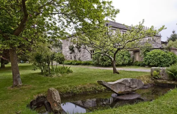 加里亞村舍酒店