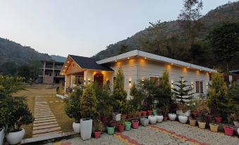 The Paradise - Luxury 3BR Villa near the Airport in Dehradun