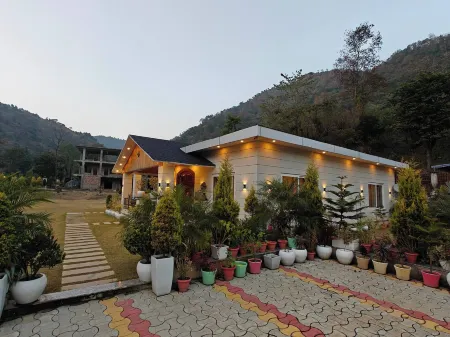 The Paradise - Luxury 3BR Villa near the Airport in Dehradun Отели рядом с Аэропорт Дехрадун