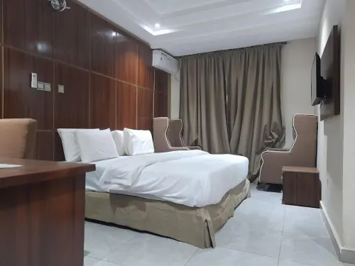DEKINGS LUXURY AND SUITES Hotels in Awka