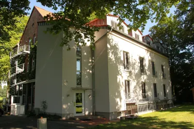 Gästehaus Alte Schule Hotel dekat FOM Hochschule Hochschulzentrum Marl