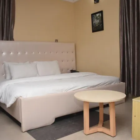 Elim Top Suites