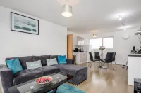 Impeccable 2-Bed Apartment in Romford